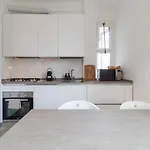 New Apartment Close To Navigli - Iulm - Ponti